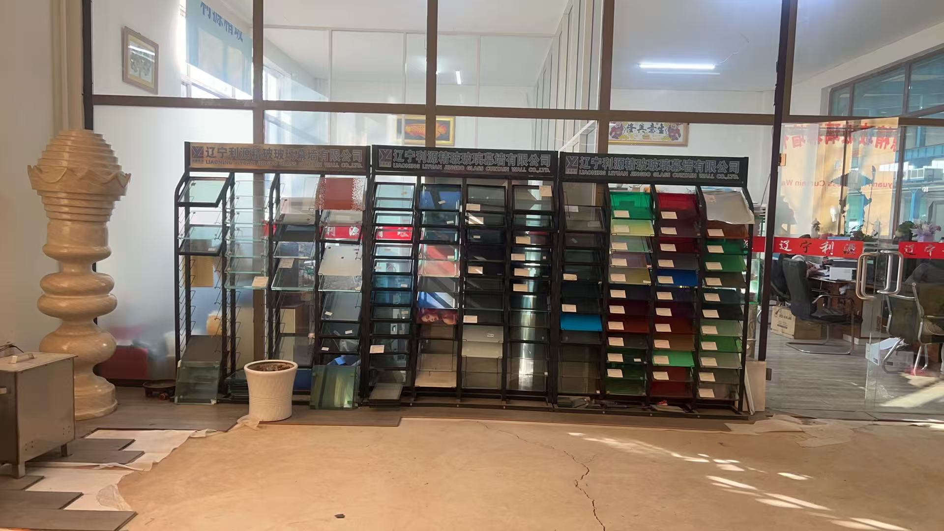 新乡市工程玻璃批量采购钢化玻璃 - 价格